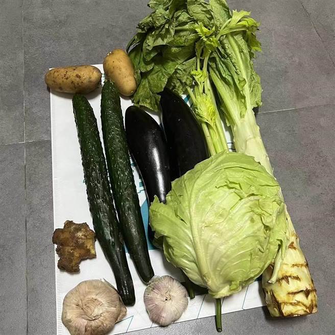 备受关注的上海疫情还在持续，尤其是疫情爆发初期，採购生活物资成为上海市民的首要大事。（团购物资示意图／民眾提供）