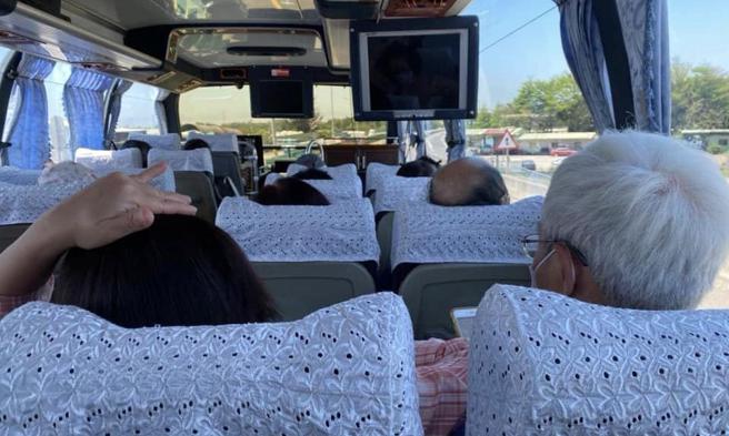 左化鹏》昔日「外交官」今日「卖油郎」。（照片来源：作者提供）