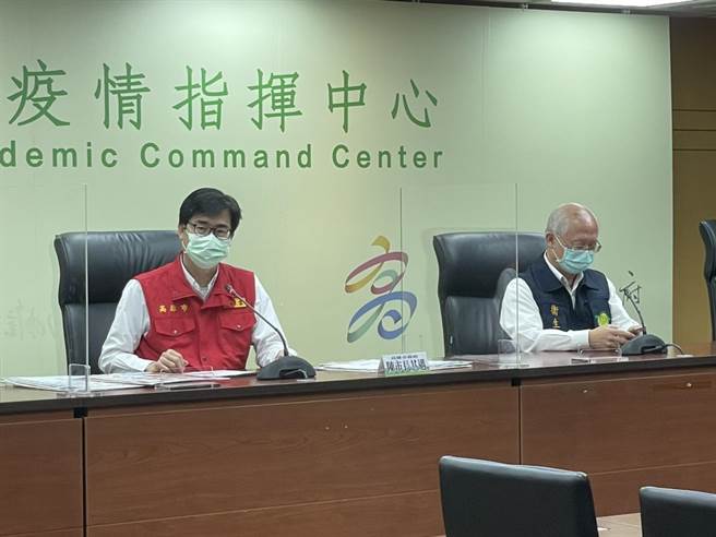 高雄市长陈其迈称疫苗库存数量足够，鼓励儿童接种疫苗，另外，针对快筛剂的数量，陈其迈也「打包票」强调，高雄的筛检数量绝对充足。（洪浩轩摄）