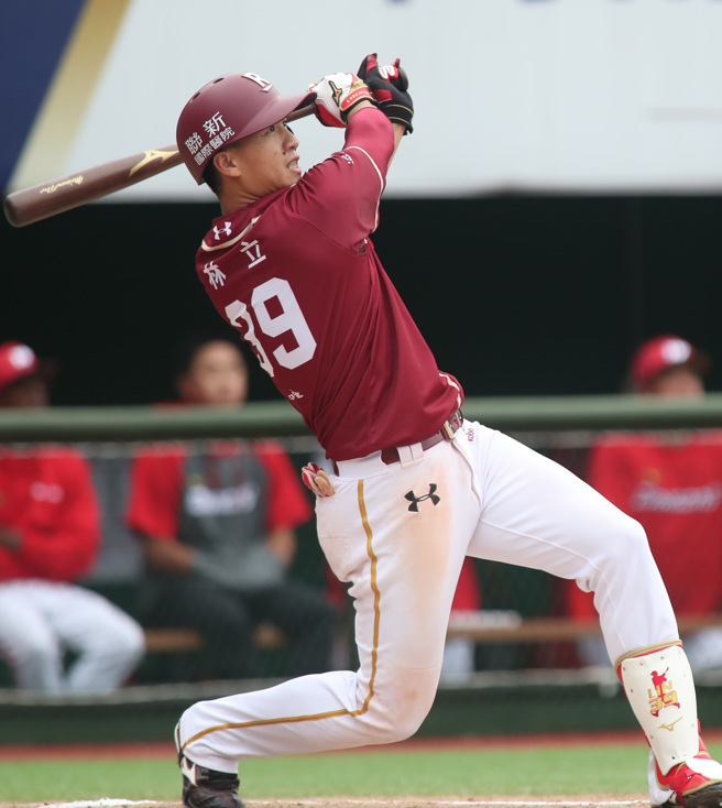 乐天桃猿林立。（郑任南摄）