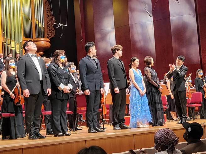 为乌克兰祈福，台湾和波兰音乐家今天下午举办音乐会，并将票房收入扣除必要支出后，全数交由外交部捐赠给乌克兰，作为急难救助之用。（李欣恬摄）