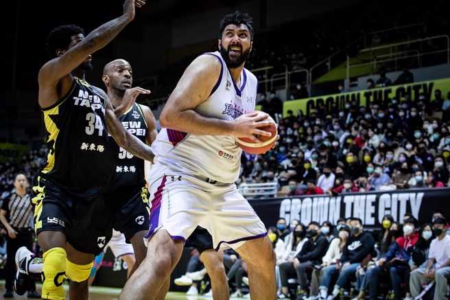 辛巴今天攻下联盟单场新高纪录的50分。(PLG提供)