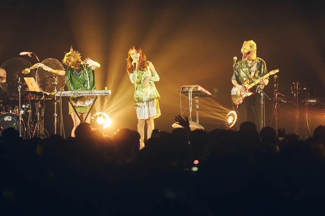 恐龍的皮與LUCY合作演出。（好多音樂提供)