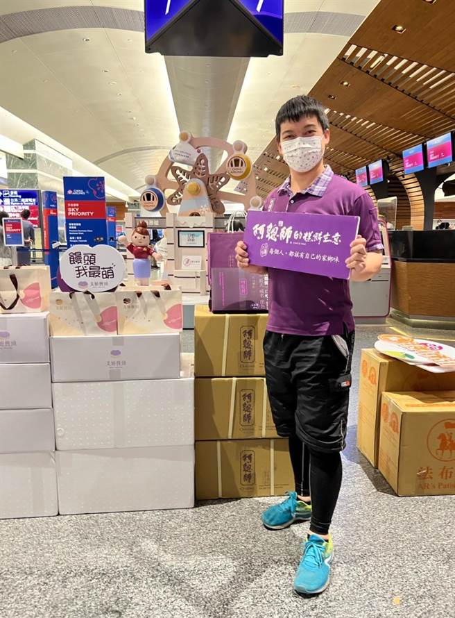 台中伴手禮業者贊助伴手禮，讓選手享用補充體力的能量點心，品嘗家鄉的好滋味，更贈送給他國代表隊，作為最好的國民外交。（台中市府提供／盧金足台中傳真）