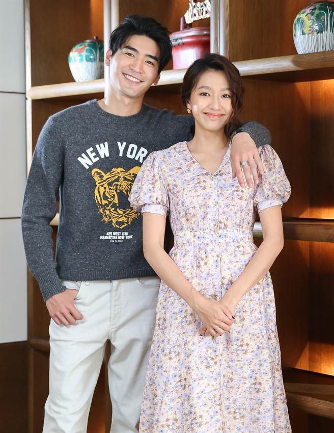 涂善存、林意箴戏里戏外都「一拍即合」。（陈俊吉摄；涂善存服装：rag ＆ bone提供）