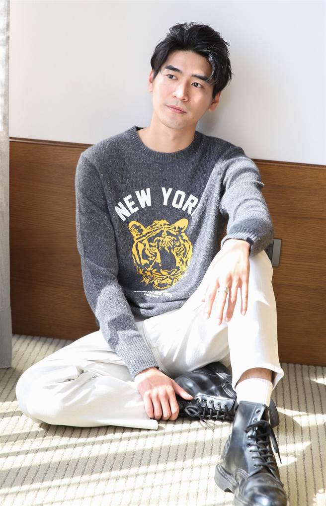 涂善存被公认是体贴大暖男。（陈俊吉摄；涂善存服装：rag ＆ bone提供）