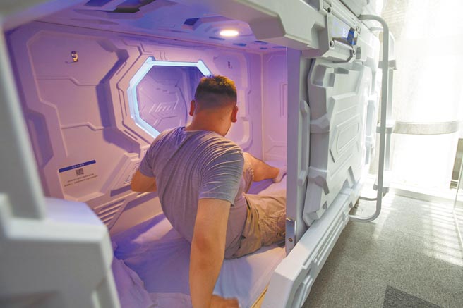 年輕人撐起睡眠經濟圖╱新華社