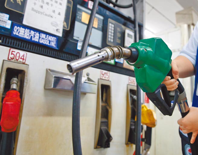 专家与中油都看好下半年原油价可能走回到85美元左右。只是要大跌也没有机会。（本报资料照片）