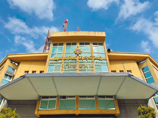 高雄市刑大提醒网购应慎选优良有信用的网路商家，透过面交方式或选择提供第三方支付的网购平台，以保障双方权益并减少消费纠纷。（洪靖宜摄）