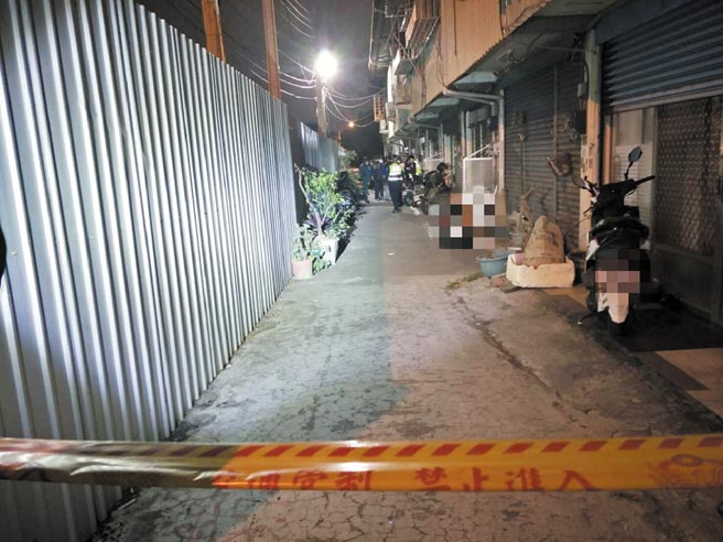 台中市太平區16日晚間驚傳凶殺命案，51歲蔡姓男子疑似不滿近日52歲鄰居王男常對他冷嘲熱諷，昨晚雙方口角爭執後，蔡男憤而持水果刀猛刺王男1刀，導致王男失血過多送醫不治。（民眾提供／謝瓊雲台中傳真）