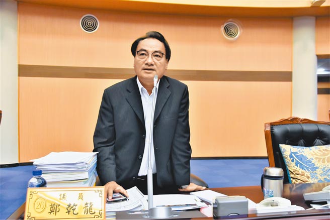 前花莲县议员郑乾龙痛批党部初选不公，为特定人量身定做，声明退出初选。（花莲县议会提供／王志伟花莲传真）