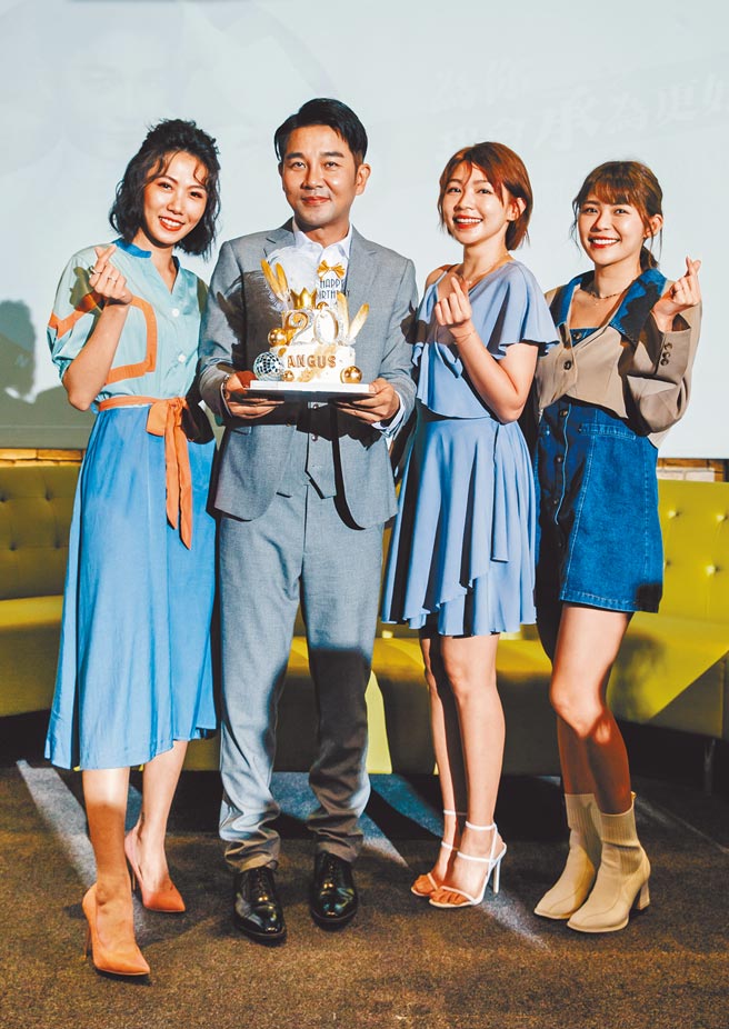 大牙（左）、林萱瑜（右起）、曾智希昨出席谢承均的粉丝见面会。（郭吉铨摄）