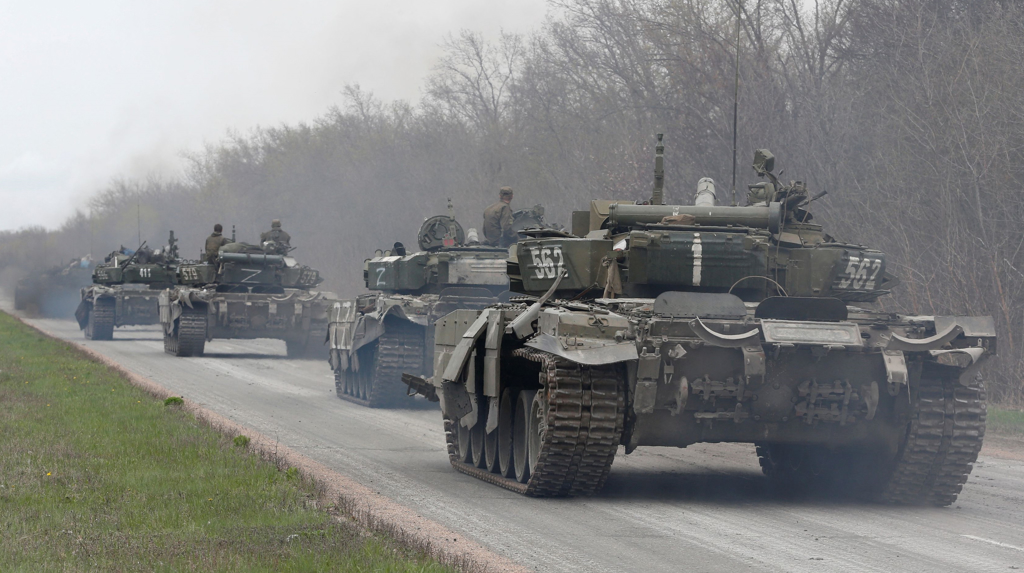 亲俄部队4月17日驾着坦克，沿着南部港市马立波（Mariupol）的道路行进。（路透）(photo:ChinaTimes)