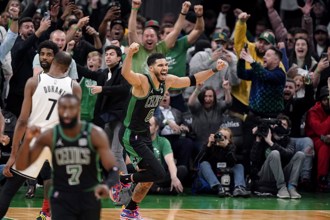 NBA》這就是季後賽！塔圖絕殺轉身上籃 綠軍險勝籃網