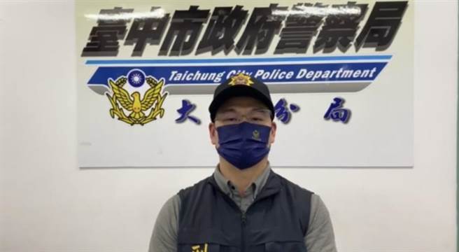 大甲警分局侦查队长郭国津指出，高男酒后欲钻轿底，遭到神轿班人员的制止，引起高男不满与朋友持金炉桶、塑胶椅等物，欲向銮轿丢掷。（警方提供）