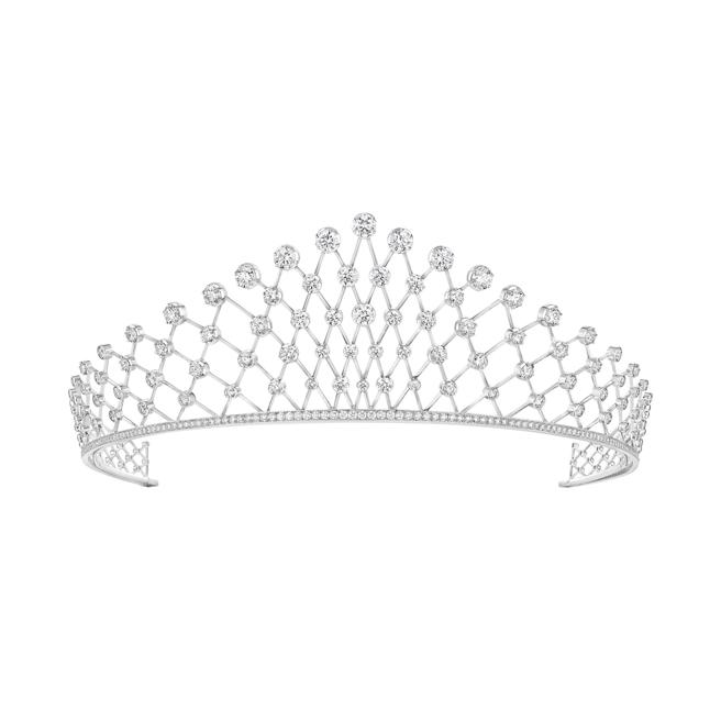 CHAUMET专为欧洲皇室贵族打造冠冕，Dentelle de Lumiere白金镶钻冠冕。（CHAUMET提供）