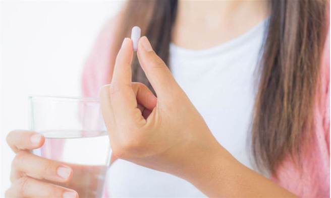 藥師公會全聯會今天宣布啟動送藥到府服務，同時統整6大居家常備醫藥材。(示意圖/Shutterstock)