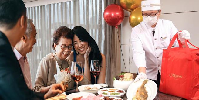 （晶华母亲节搞「孝」，送出网路市调五大好礼。五星住宿餐饮、专柜保养品牌花礼、SPA芳香疗程一次满足。图／台北晶华酒店提供）