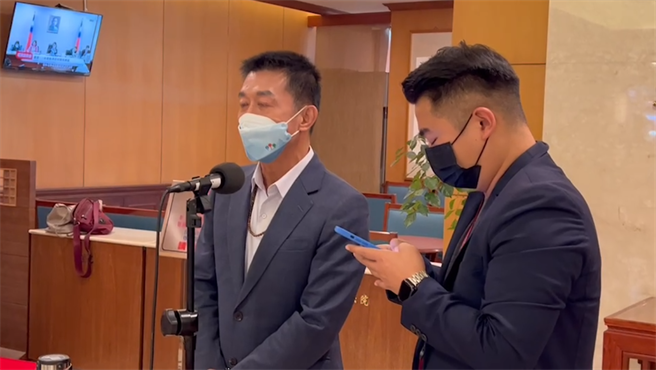 立委許智傑今在立院受訪時表示，目前還沒決定是否登記，今下午會再開會協調，「我們尊重市長，又能夠兼顧立場」，自己會繼續低調努力，尋求各方支持。（柯宗緯翻攝）