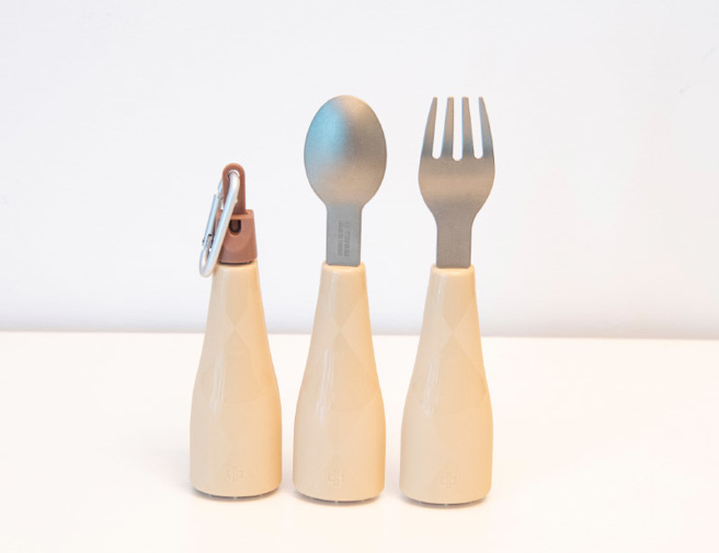 中钢今年将赠送「精致钛户外型环保餐具」。（图／中钢提供）
