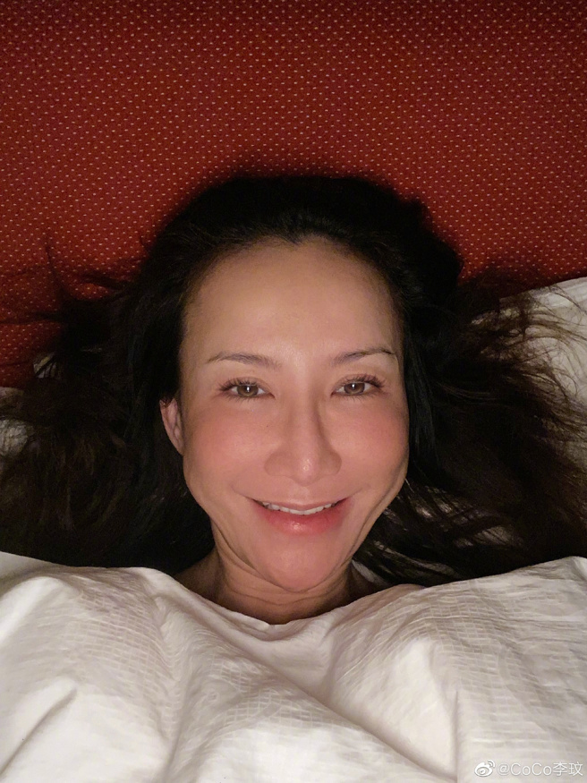 李玟大方以素顏入镜。（图／取材自李玟微博）