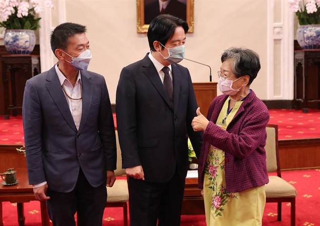 赖清德副总统今天上午接见「第29届幼铎奖得奖人及中华幼儿教育策进会人员」(总统府提供)