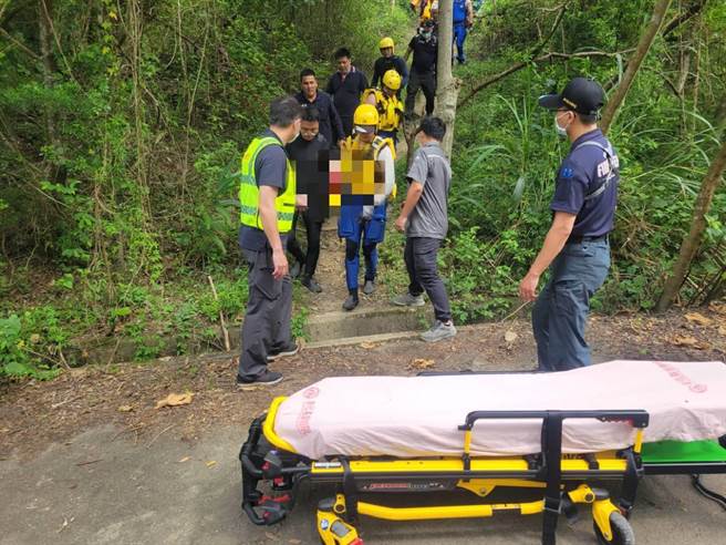 警消搜救近４小時，終於尋獲溺水婦人。（民眾提供／馮惠宜台中報導）