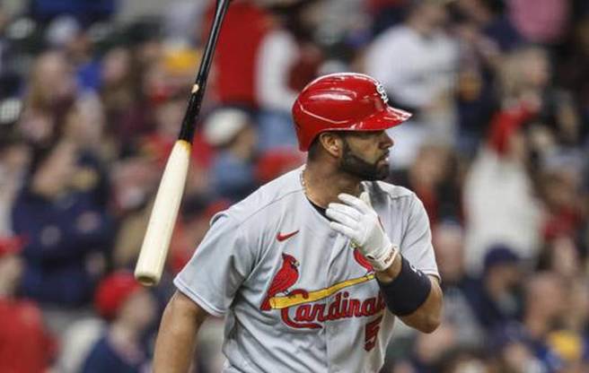 红雀普侯斯击出全垒打之后甩棒。（美联社）