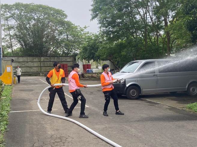 防倉儲大火憾事重演桃消防四大隊聯合企業防災演練。(消防局提供／呂筱蟬桃園傳真)