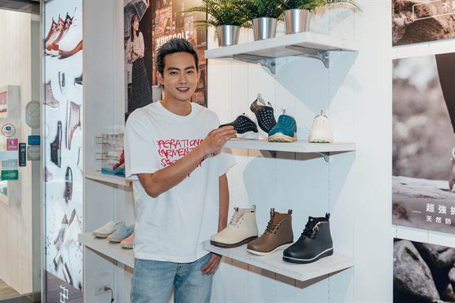 张庭瑚担任品牌一日店长，竟许愿产品停产。（星势力提供）