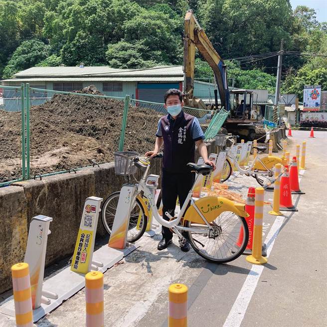 金瑞龙争取烘炉地山下篮球场设YouBike站点，日前正式启用。