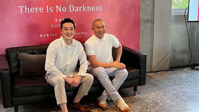 「红色美食圣经」《米其林指南》2022年将高雄纳入评鑑城市，高市观光局展现摘星雄心，18日举办星级客座主厨分享座谈会，力邀国际名厨江振诚（右）、Ukai-tei Kaohsiung料理长广濑晋平（左）分享心路歷程。（柯宗纬摄）