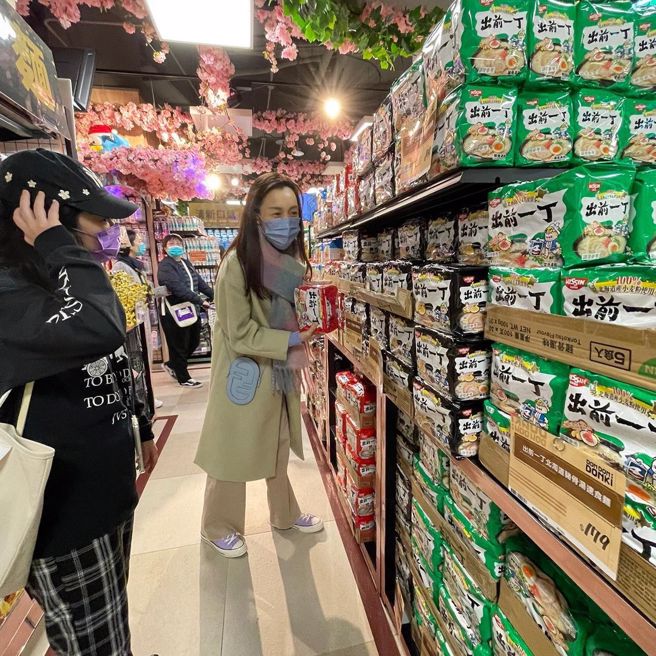 范范有170+的身高却遭网友亏被拍得像只有150公分。（图／取自范玮琪IG）