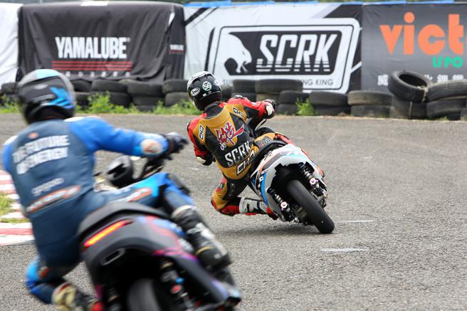 成军仅12天夺冠气走常胜军，新驰上车手纵肇霖操驾Ionex狠劲毫不留情狂胜对手。（光阳提供）