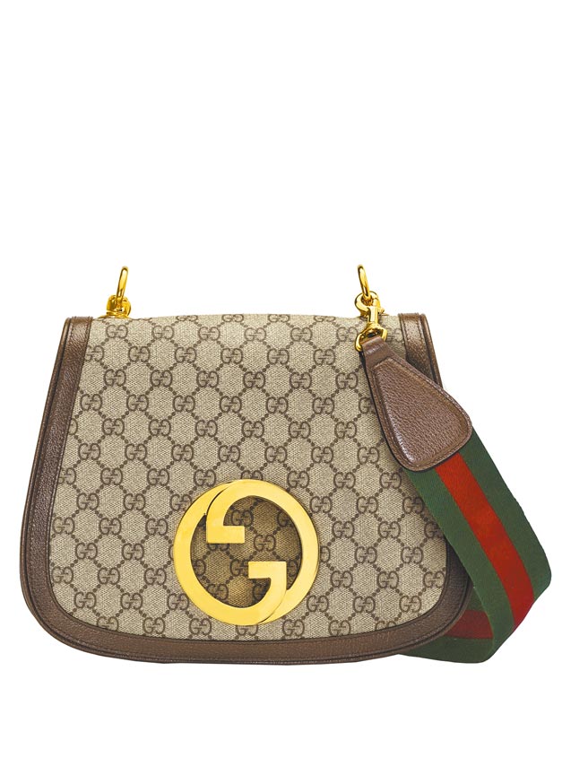 Gucci互扣式双G中型肩背包，9万4600元。（Gucci提供）