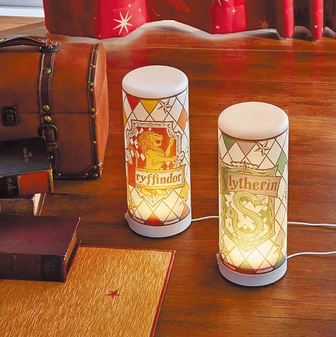 Belle Maison的圓柱型小燈。（摘自Belle Maison）