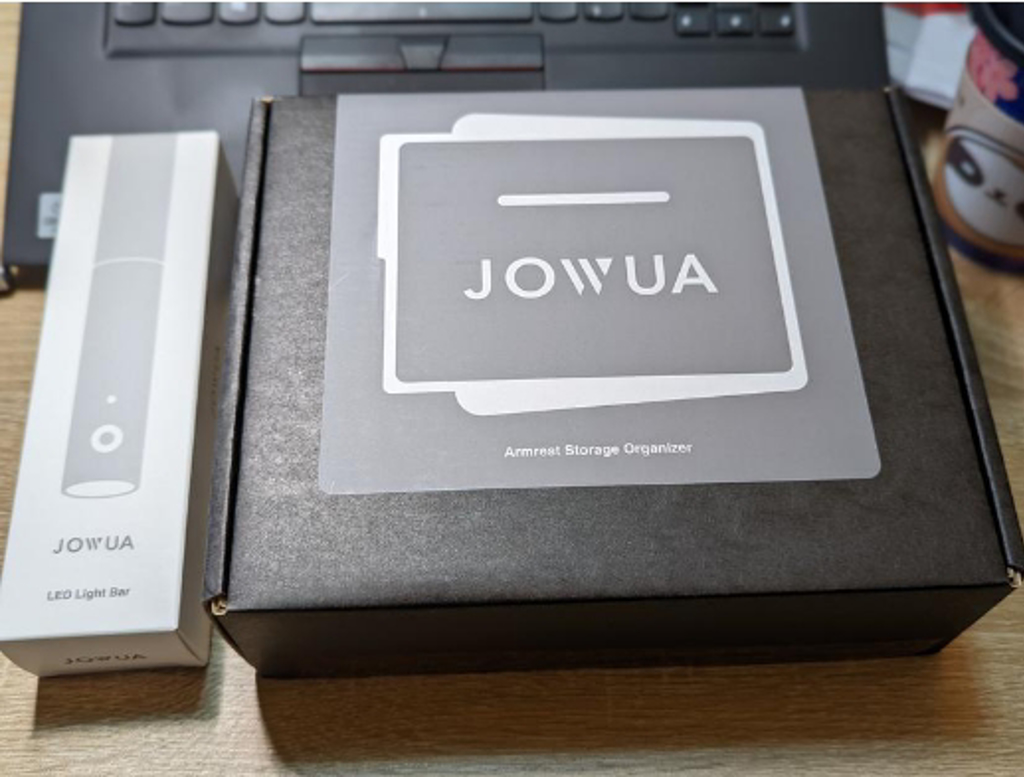 【開箱】Tesla Model3 專用 Jowua 扶手箱收納盒＋LED 智能感應燈 (圖/DDCAR)