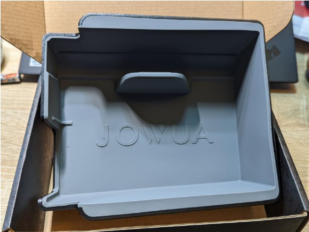 【開箱】Tesla Model3 專用 Jowua 扶手箱收納盒＋LED 智能感應燈 (圖/DDCAR)