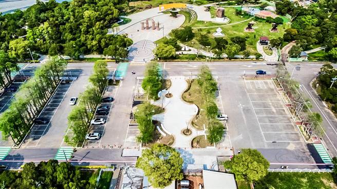 大甲铁砧山旅服中心停车场全新转型亮相。（台中市观旅局提供）