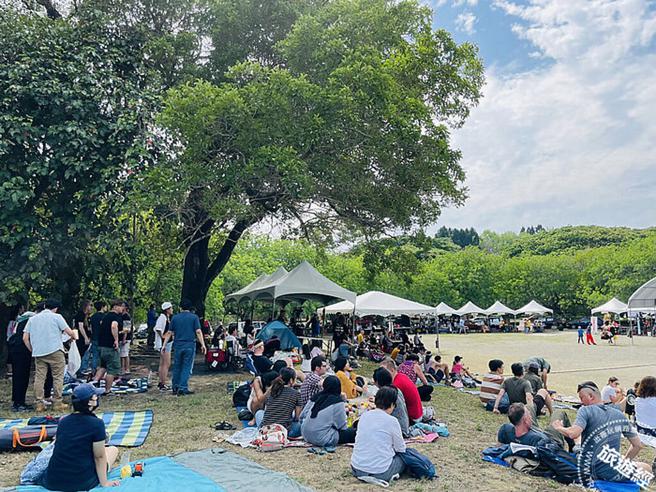 五月音樂季，可悠閒在席地或坐或臥