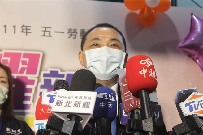 新北市長侯友宜今表示，目前收治1468人，居家隔離現已達到1萬6180人，可以預期未來人數還會往上衝。（陳慰慈攝）