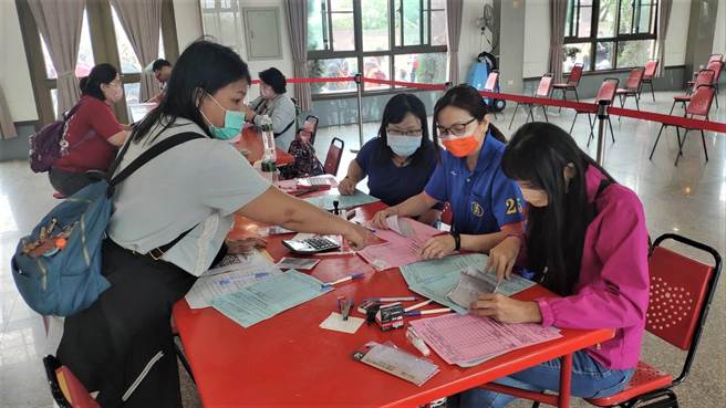 拱天宫18日起开放民眾报名跟随妈祖进香。（李京升摄）