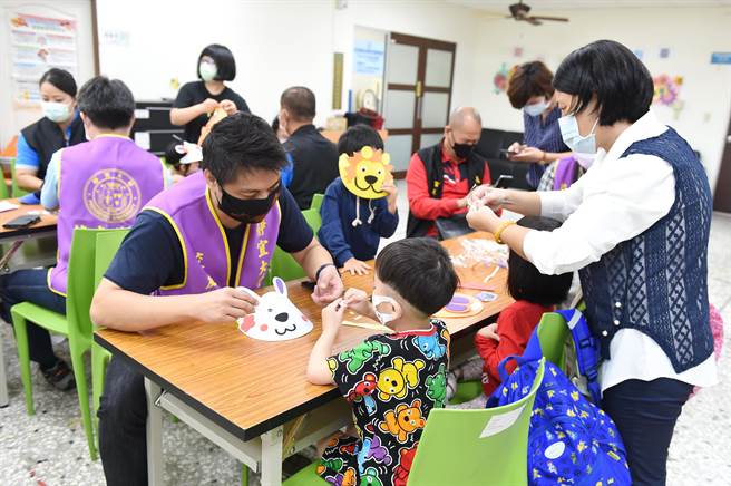 八家身心障碍福利机构每年照顾与服务超过2000多个家庭，近期更成立社区疗育服务据点及工作坊等，提供更多元的支持与服务。（静宜大学提供）