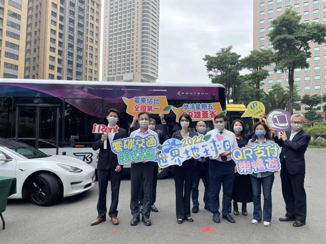 高市府推「绿色星期五 QR减碳乐畅游」。（洪靖宜摄）