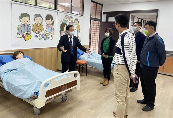 致用和三所科技大學成立策略聯盟合作，從高中開始紮根培養長照產業照服人才。（致用高中提供）