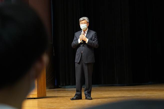 最後QA環節有學生問陳建仁是否有意角逐2024總統，並要求他據實回答。(吳建輝攝)