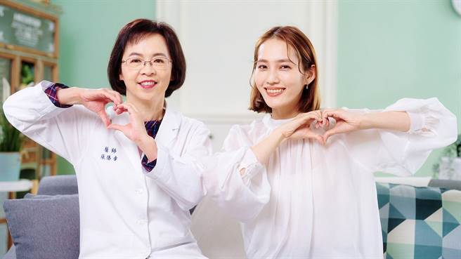 早产儿防护大使王棠云（右）和台湾早产儿基金会董事长张瑞幸医师，联手呼吁预防RSV感染重要性。（早产儿基金会提供）