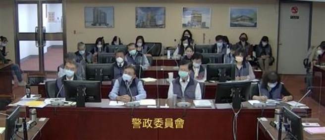 北市卫生局长黄世杰证实，本周五前12行政区将会全部上线。（摘自台北市议会直播）