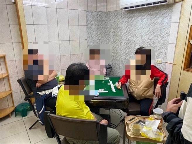 警方在迪化街一处民宅破获麻将赌场。（警方提供）