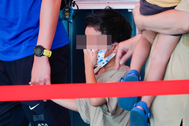 前台大感染科医师林氏璧认为，若家长有意愿让孩子接种疫苗，可先打第一剂莫德纳，后续有机会混打BNT。（示意图／黄子明摄）
